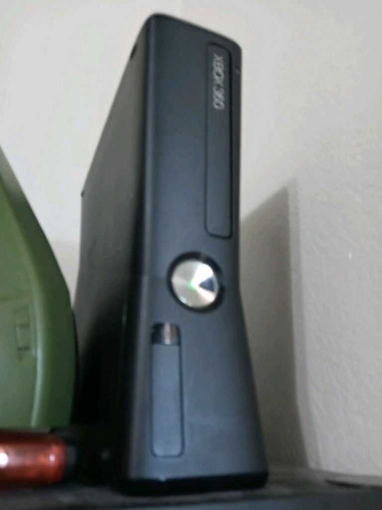 Xbox 360 w/games & controllers/RCA tv
