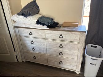 King size bedroom set for sale.