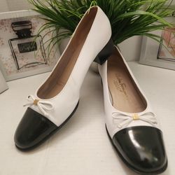 Salvatore Ferragamo Boutique Pumps Shoes White & Black Size 9B 