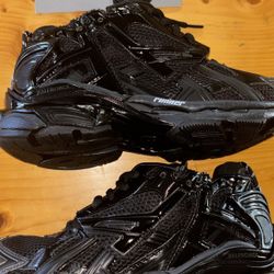 Black Balenciaga Runners Triple Black Size 42 STRICTLY MONEY
