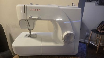 SINGER SEW MACHINE LIKE NEW $100***