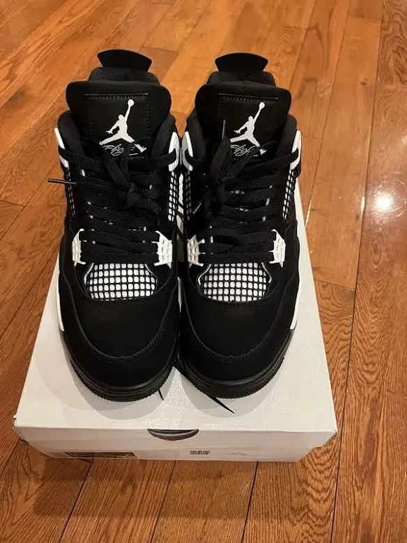 Jordan 4 White Thunder