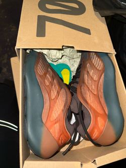 Adidas Yeezy 700 V3 Sneakers