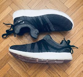 Skechers BOBS Memory Foam Sneakers, Size: 9.5. Good Condition.