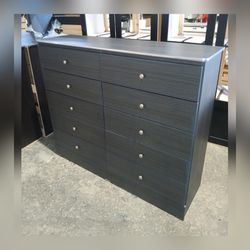 Ten drawers dresser with rails