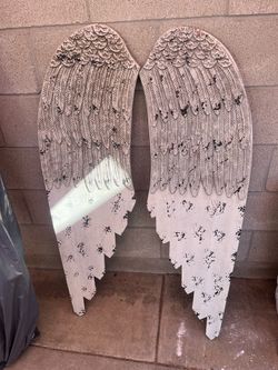 Large wings decor