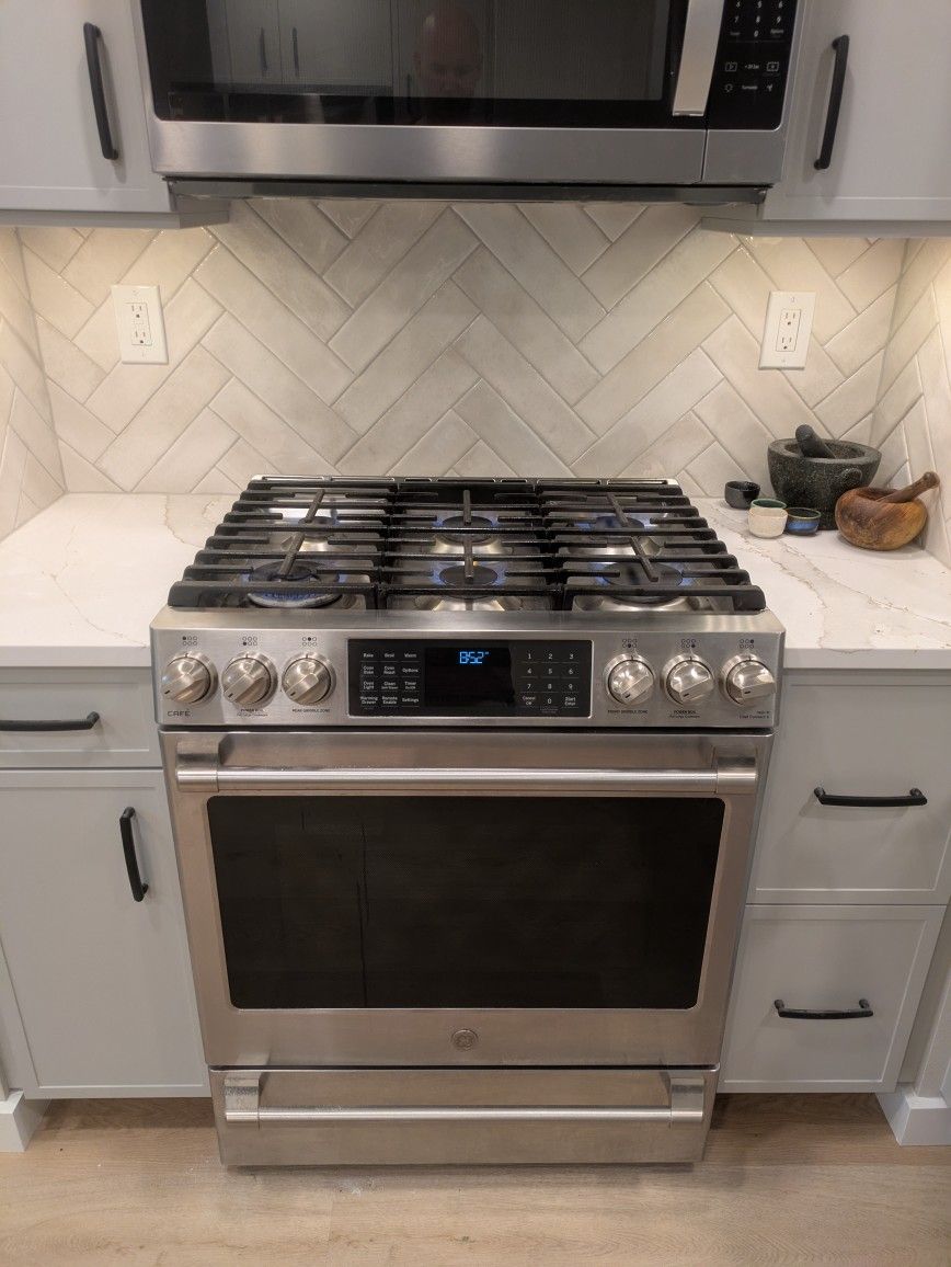 GE Cafe Dual Fuel WiFi Gas Range, 30 Inch
