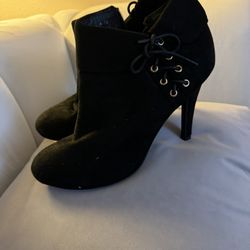 Woman’s Size 10 Boots