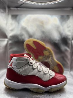 Air Jordan 11 Cherry