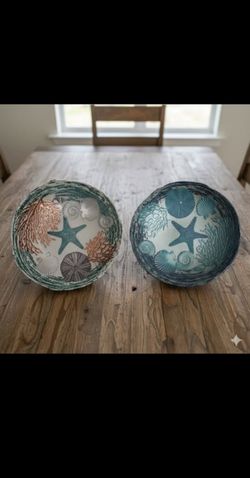 🌊 For Sale: Set of 2 Coastal/Seashell Decorative Bowls!