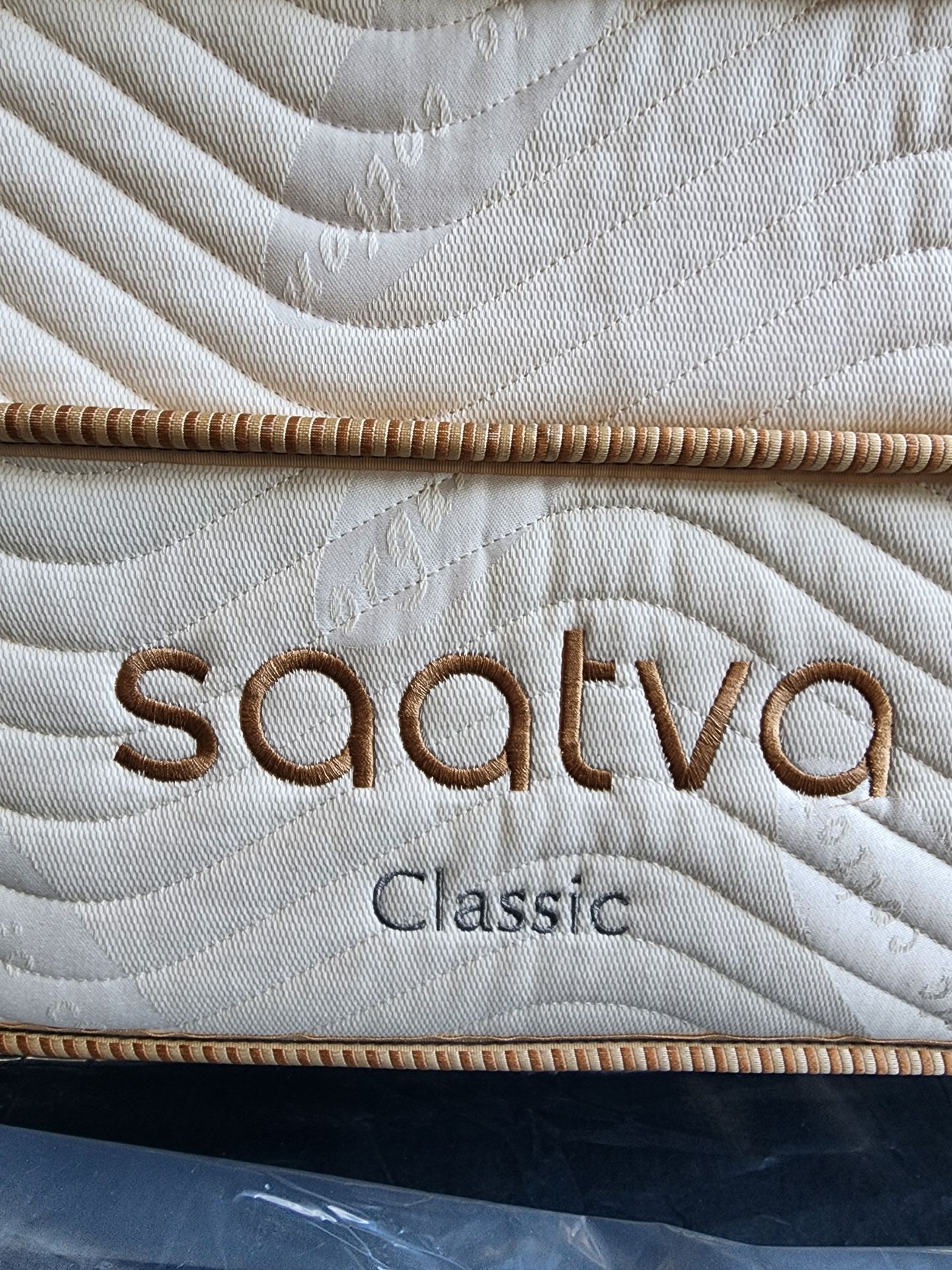 Saatva Classic Mattress, Luxury Firm, 14.5”, Full, Like New