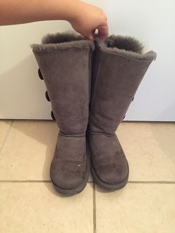 UGG Women’s Bailey Button Triplet Boots, Grey size 7