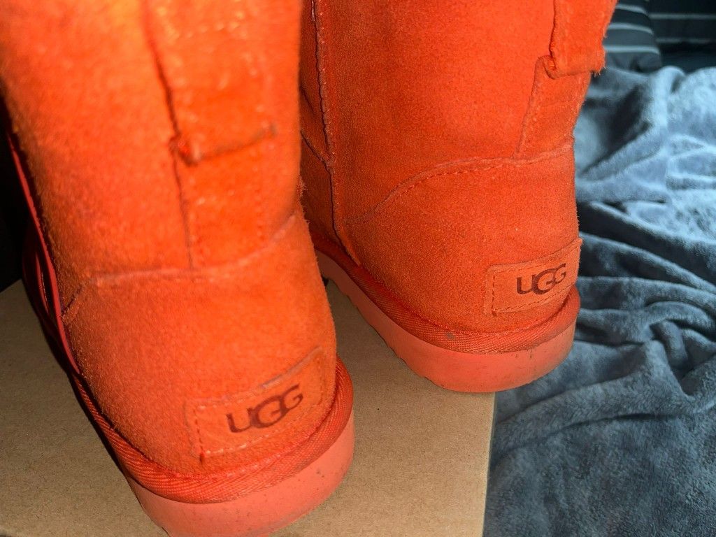 Size 9 Women's Uggs