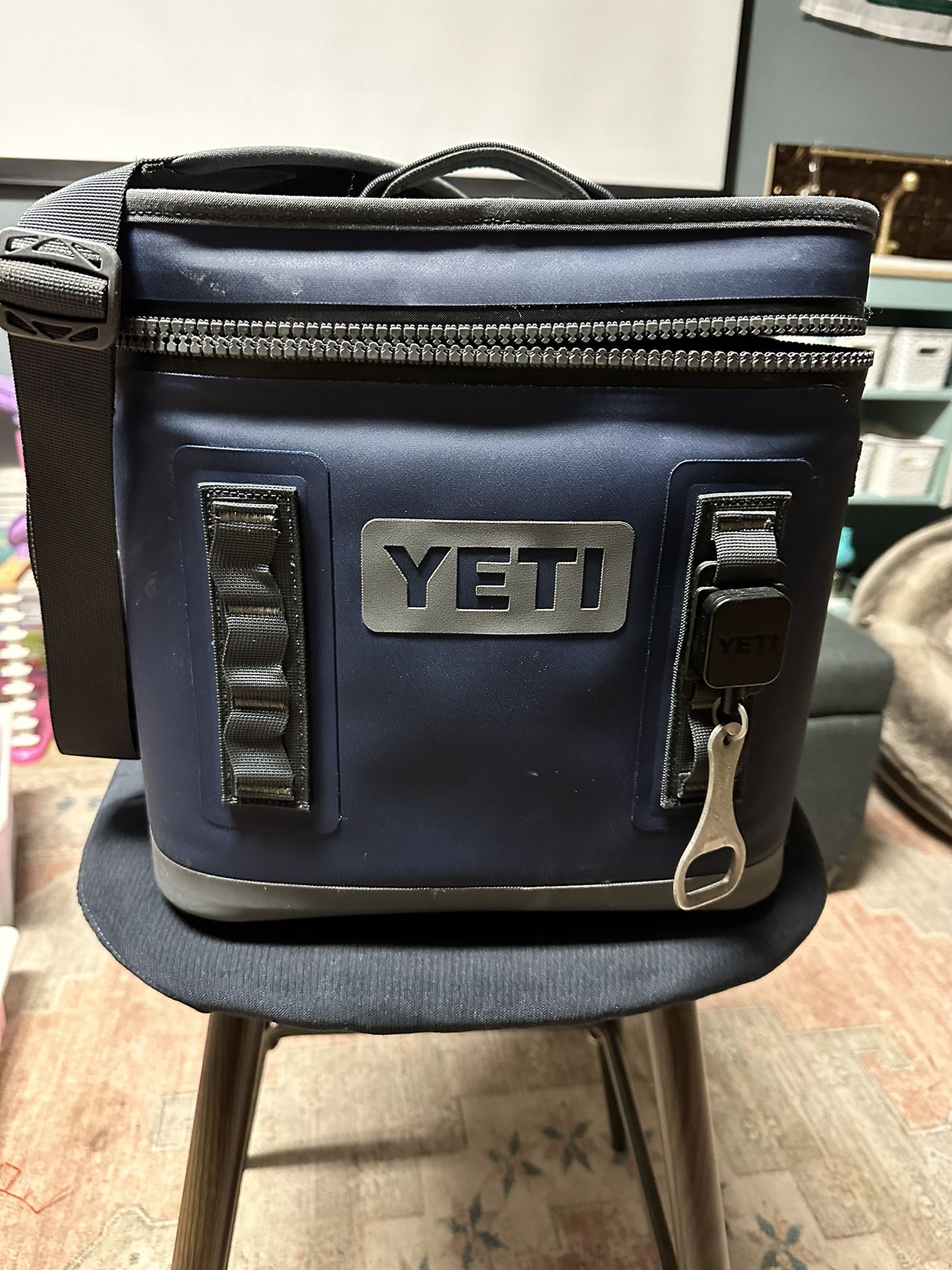 Yeti Hopper Flip 12 Cooler Navy Blue