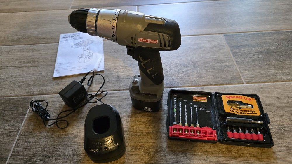 Craftsman Drill-Driver 3/8 in with drill bits set