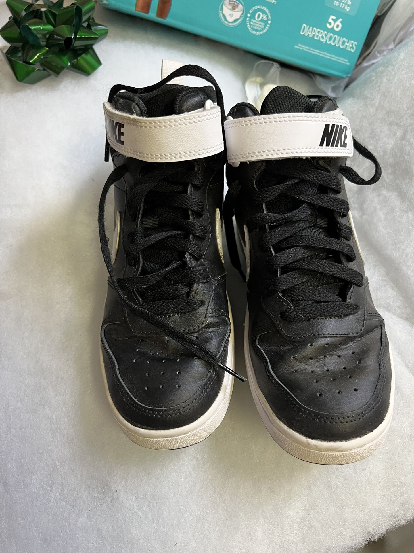 Boys Nike High top 5.5