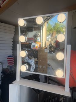Vanity mirror