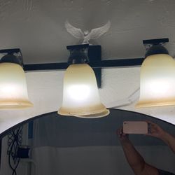 Bathroom, Light fixtures 