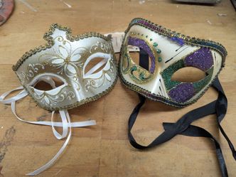 Pair of wearable masks