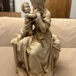 15” Vintage Artistic Royal Krafts # 1805 Loving Mother & Child Figurine