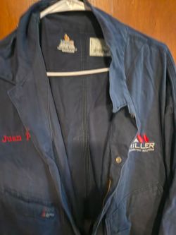 2 Frc jumpers$25.00 each 4 xl