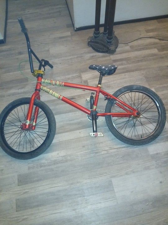 Kink Curb BMX Bike Candy Apple Red 20 Inch