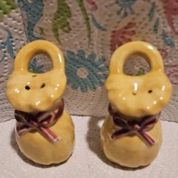 VTG  JAPAN CERAMIC  MONEY BAG SALT  &  PEPPER  SHAKERS  