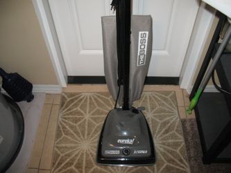 COMMERCIAL UPRIGHT VACUUM USED ONCE LIKE BRAND NEW