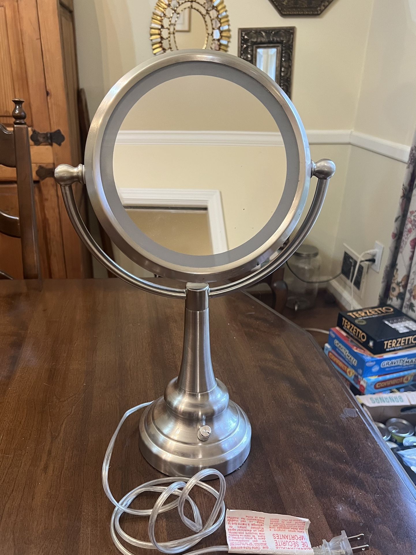 Makeup Mirror, Lighted, Double Sided