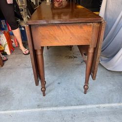 Early 19th Century Gate Legged Drop Leaf Dining Table [Cherry Wood]