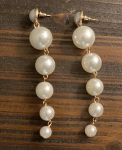 White 👰 bride earrings