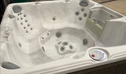 Sundance Hot Tub w/ Delivery