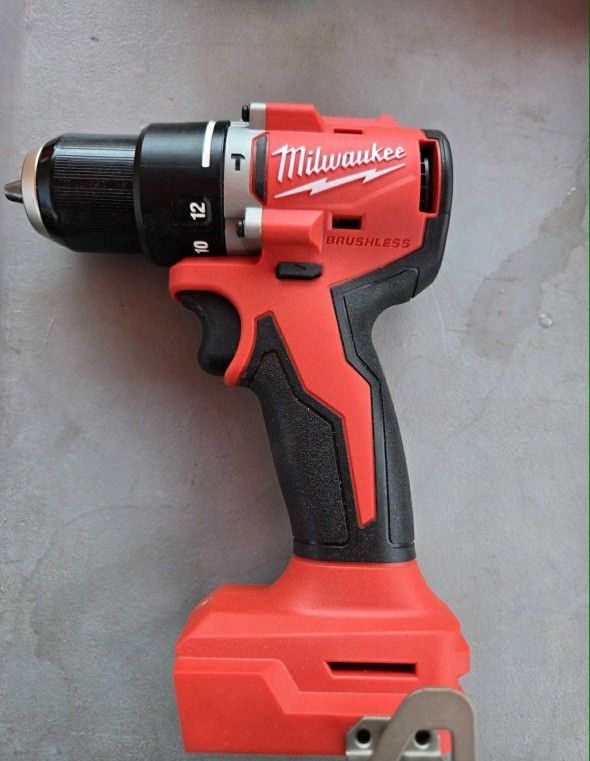 Milwaukee New Hammer Drill 18M Brushless