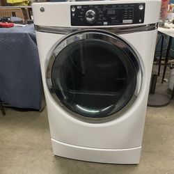 Steam Gas Dryer King Side GE White W 28”