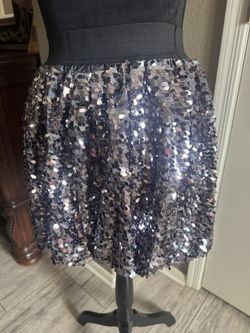 Silver sequin mini skirt with stretchy waistband #party #clubwear #sequins  Size 14 big girls but can be for adult. Has stretchy waistband, In excelle