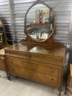 Berkey and Gay Antique 4 piece bedroom set (1(contact info removed))