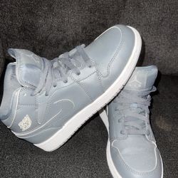 Air Jordan 1 Retro Mid GS 