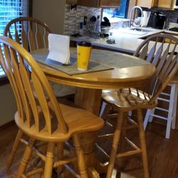 Solid Oak, 36" Dia Table with Chairs