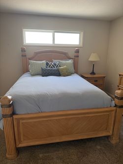 Four Post Queen Bedroom Set