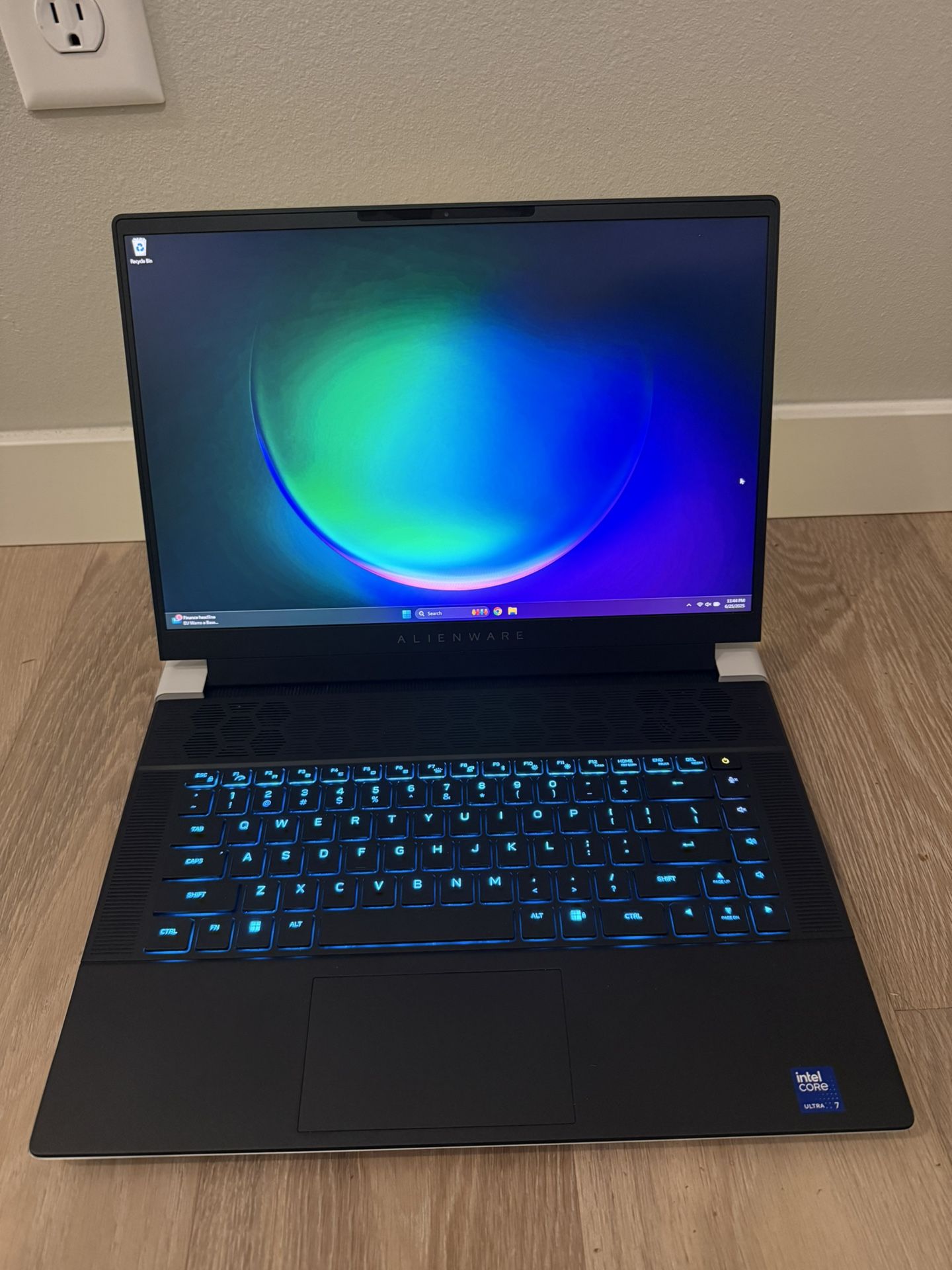 Alienware x16 R2 Gaming Laptop