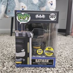 Funko Pop NFT Digital Batman 85th Series 1 Batman #307 GITD Glow Exclusive Suit