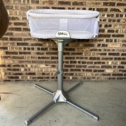 HALO Bassinest Essentia Series Swivel Sleeper Bassinet, Honeycomb 