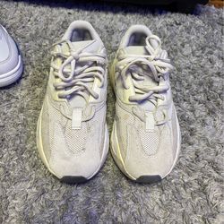 Adidas Yeezy boost 700 analog