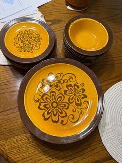 Retro dinnerware