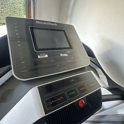 Elliptical And Treadmill For Sale In Van Nuys. 