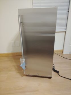Outdoor refrigerator
