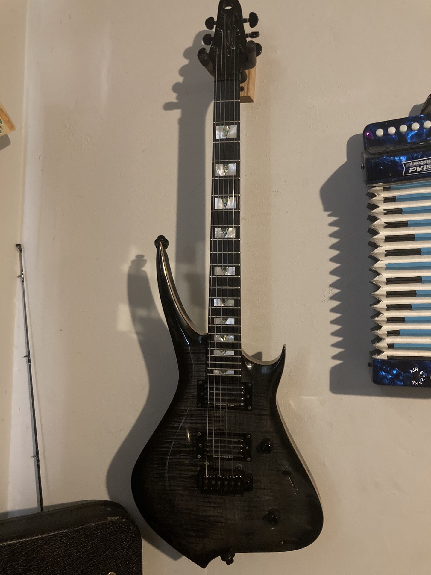 Zerberus Guitars Chimaira in Black-Smoke