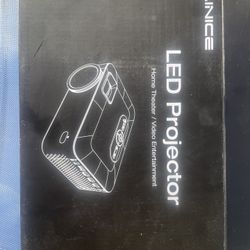 VILINICE LED Projector