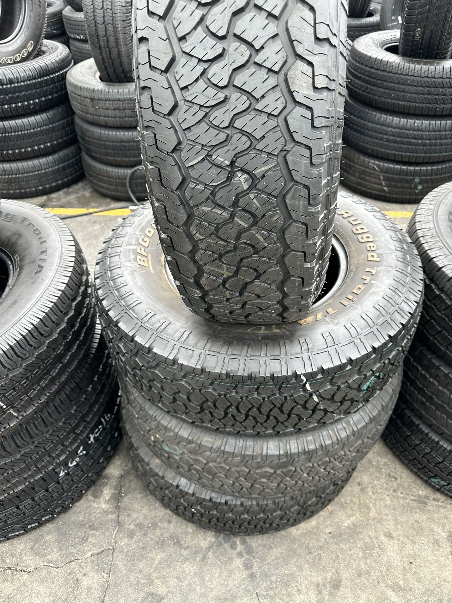 SET OF FOUR TIRES, LLANTAS, GOOD USED  265/70/16 BF GOODRICH
