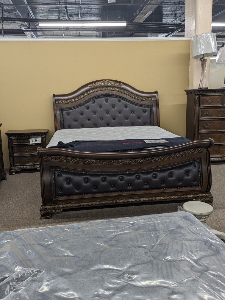 Queen Bedroom Set - Negotiable 